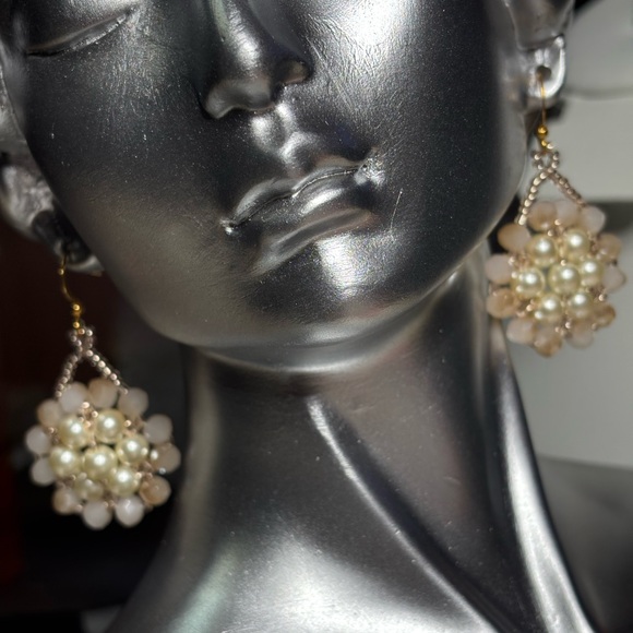 Hand crafted pierced earrings ivory shell pearls champagne faceted beads 2 in - Picture 4 of 6